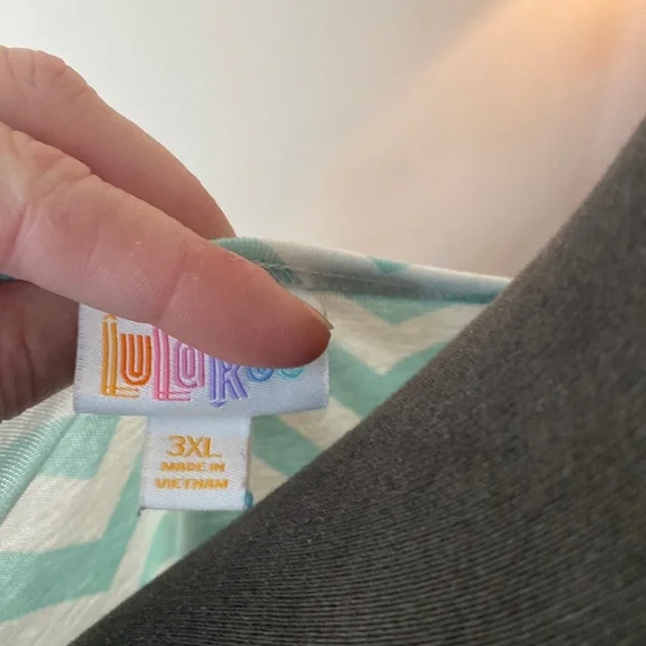 - Lularoe Perfect Tee size 3XL - Picture 5 of 5